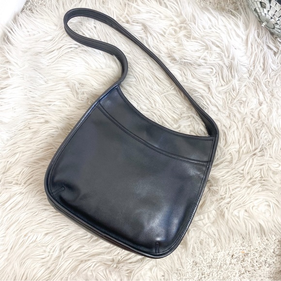 Authentic Vintage Coach Ergo Compartment Bucket Shoulder Bag 9047 in Black